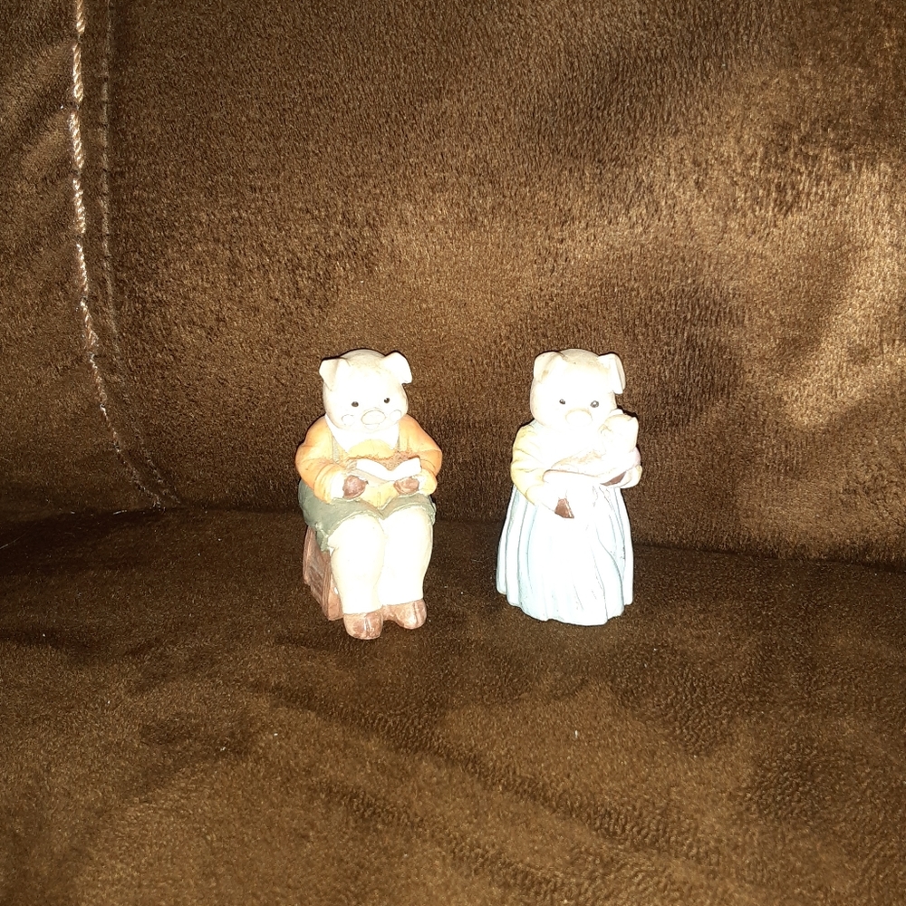 Tiny Pig Statues